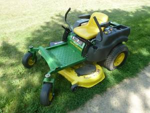 lot 3 image: John Deere Z Trak 445 Mower