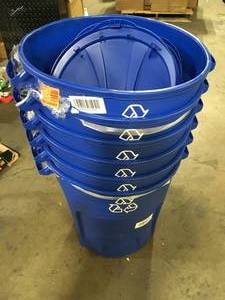 Lot of Rubbermaid Roughneck 32 Gal. Vented Outdoor Recycling Bin with Lid Customer Returns See Picture
