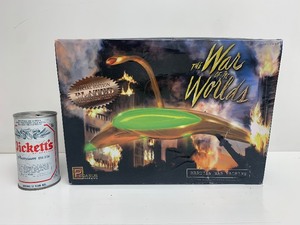 lot 39 image: Pegasus Hobbies Special Edition The War of the Worlds Martian War Machine Model