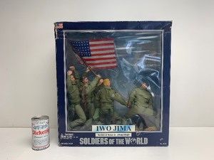 lot 1 image: LARGE Soldiers of the World - IWO JIMA - 12 Action Figure Set 