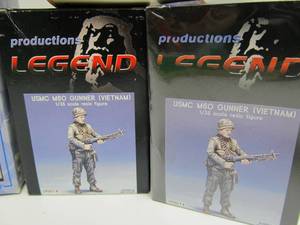 lot 114 image: Nice Group of Figurines & Accessories - 6 total packs