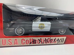 lot 129 image: Sun Star 1964 Ford Galaxie 500 MINNEAPOLIS POLICE CAR Diecast