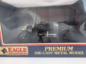 lot 135 image: Eagle Collectibles FORD MODEL T Touring Sedan Premium Diecast Model