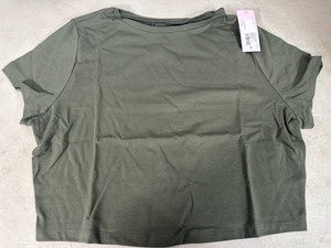 lot 38 image: 36 New Crew Neck Tee Shirts Crop Top - 1X and 2X