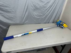 lot 66 image: New Telescoping Wash Brush