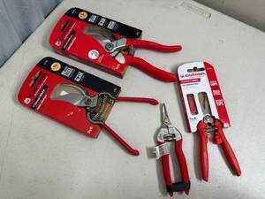 lot 93 image: 4 New Corona Pruning  Trimming Tools