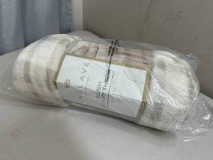 lot 98 image: New Enclave Plush Luxury Throw Blanket