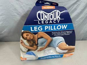 lot 99 image: New Contour Legacy Leg Pillow