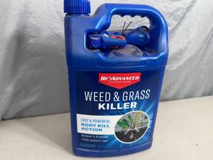 lot 125 image: New Gallon of Weed and Grass Killer