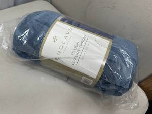 lot 134 image: New Enclave Plush Luxury Throw Blanket