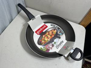 lot 180 image: New Large Saute Frying Pan