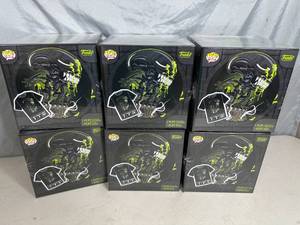 lot 203 image: 6 New Alien 40th Anniversary Funko Pop Size Large and Small T-Shirt Collector Sets