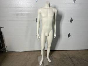 lot 4 image: Adult Male Display Mannequin