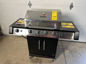 lot 1 image: New Char-Broil 4 Burner Tru-Infrared Performance Gas Grill