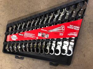 Milwaukee 144-Position Flex-Head Ratcheting Combination Wrench Set Metric (15-Piece)  Customer Returns See Pictures