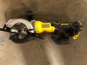 DEWALT ATOMIC 20V MAX Cordless Brushless 4-12 in. Circular Saw (Tool Only)   Customer Returns See Pictures