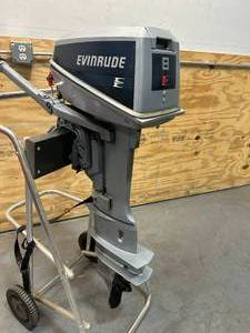 lot 3 image: EVINRUDE E8RLCCS 8 HP Outboard Motor Long Shaft