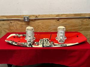 lot 5 image: CWB BOAD CO. Wakeboard (135cm)