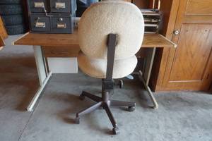 lot 13 image: Desk , Chair