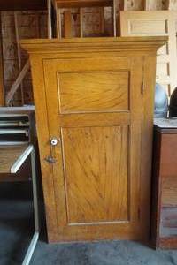 lot 14 image: cabinet