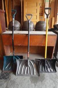lot 16 image: snow shovels