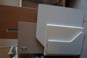 lot 24 image: modular desk