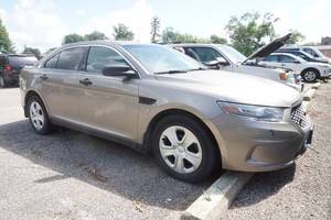 lot 25 image: Ford Taurus