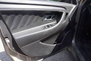 lot 27 image: Ford Taurus