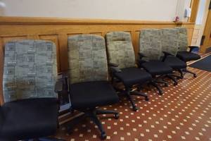 lot 30 image: office chairs