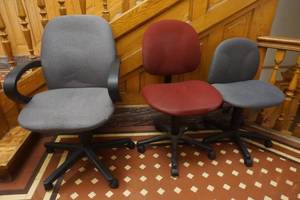 lot 31 image: office chairs