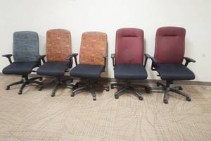 lot 34 image: office chairs