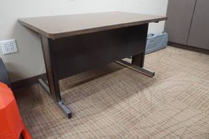 lot 39 image: office table