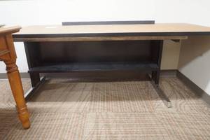 lot 40 image: office table