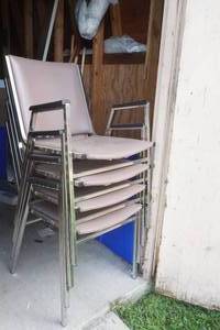 lot 45 image: stackable chairs