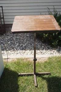 lot 71 image: adjustable podium