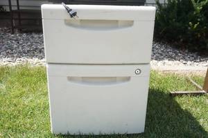 lot 73 image: 2 drawer poly file cabinet