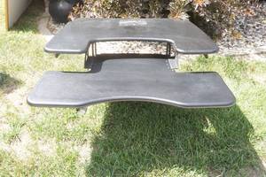 lot 75 image: adjustable desk lift station