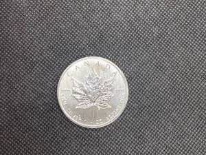 2011  BU One Ounce Silver  Canada Maple Leaf Coin