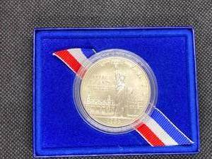 1986-P Statue of Liberty Mint State Commemorative Silver Dollar (Box Says Half Dollar, but Coin is One Dollar) w COA