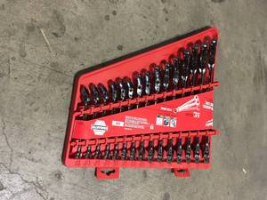 Milwaukee 144-Position Flex-Head Ratcheting Combination Wrench Set SAE (15-Piece)    Customer Returns See Pictures