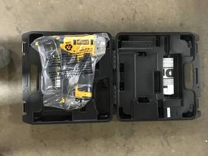 DEWALT 18-Gauge Pneumatic 2 in. Brad Nailer with Carrying Case   Customer Returns See Pictures