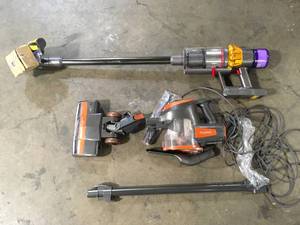 Lot of 2 Assorted Vacuums  Customer Returns See Pictures