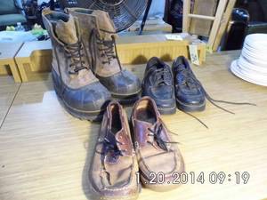 lot 28 image: Mens near new Sorel winter Boots and other footware