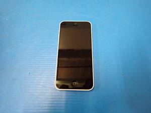 lot 39 image: Apple&nbspIphone 5c A1532  8GB of storage  Verizon locked  includes charging cable