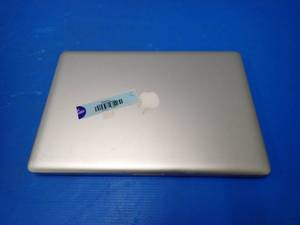 lot 48 image: Apple&nbspMacBookPro9,1 A1286 MD103LLA &nbspINTEL(R) CORE(TM) I7-3615QM CPU  2.30GHZ  4GB DDR3 RAM  500GB HDD  15.0 screen with 1440 x 900 resolution  NO BATTERY  No charger  unit has minor scratches and blemishes