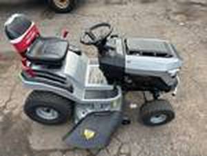 lot 100 image: Murray MT200 42 in. 19.0 HP 540cc EX1900 Series Briggs and Stratton Engine Automatic Gas Riding Lawn Tractor Mower Customer returns in working order tested