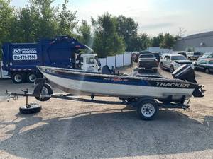 1991 Bass Tracker Boat
