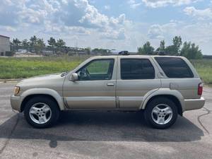 2003 Infiniti QX4 - 4X4 - 2 OWNERS