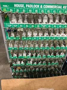 lot 40 image: ASSORTED KEYS AND KEY ACCESSORIES