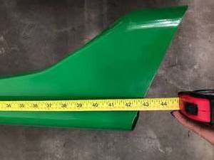 lot 44 image: JOHN DEERE TRACTOR FENDER